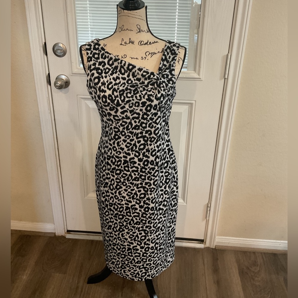 Donna Rocco Woman’s dress size 6 animal print. Good Condition.